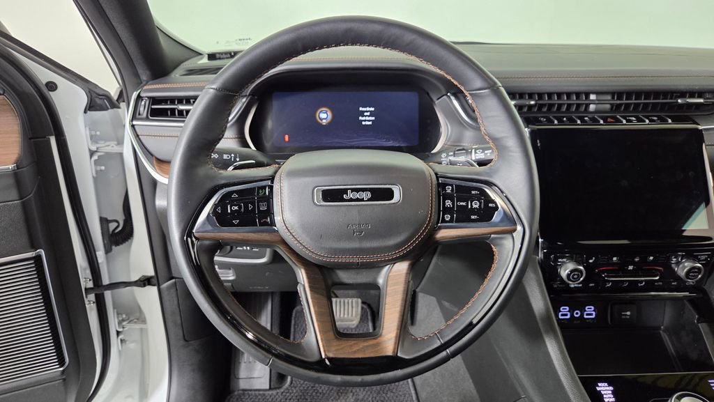 Used 2023 Jeep Grand Cherokee Summit w/ Adv Protech Group IV AWD/4WD image 17