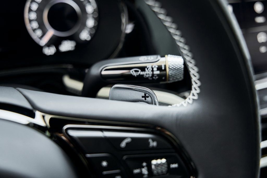 Used 2025 Bentley Flying Spur Plug-In Hybrid image 68