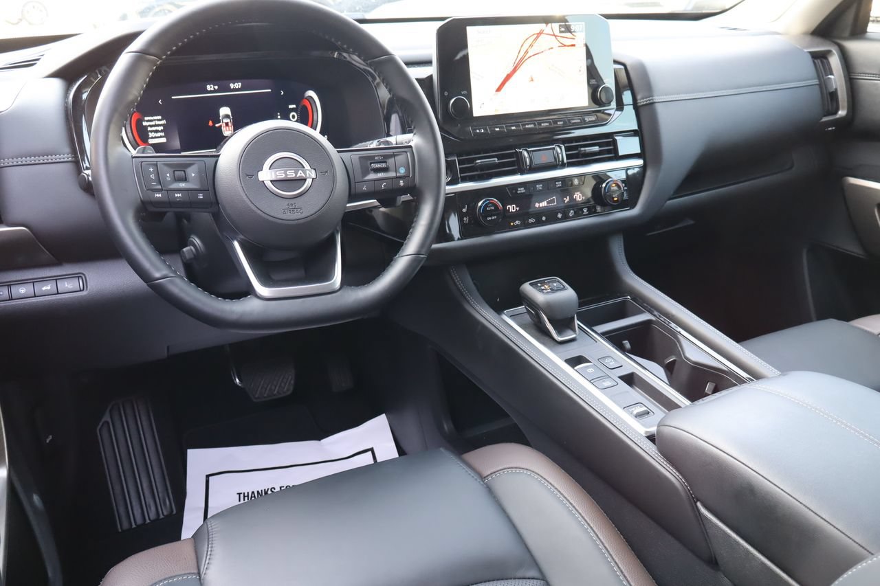 Used 2025 Nissan Pathfinder Platinum FWD image 5