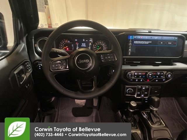 Used 2025 Jeep Gladiator Sport image 13