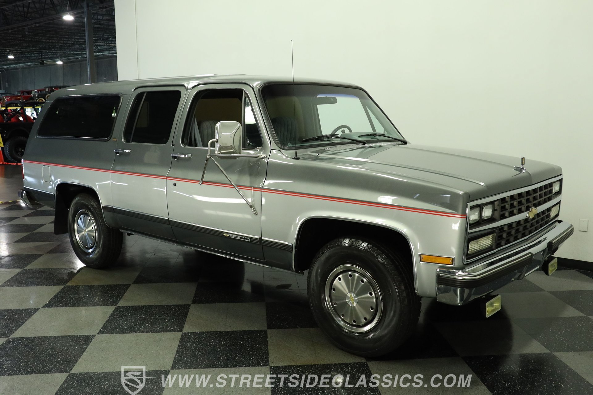 Used 1990 Chevrolet Suburban 2500 RWD image 14