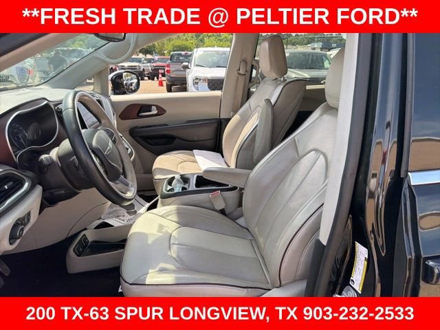 Used 2017 Chrysler Pacifica Limited FWD image 5