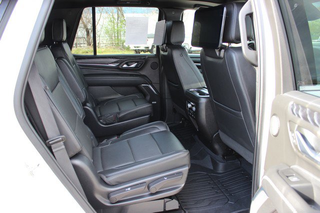 Used 2023 GMC Yukon Denali w/ Advanced Technology Package AWD/4WD image 17
