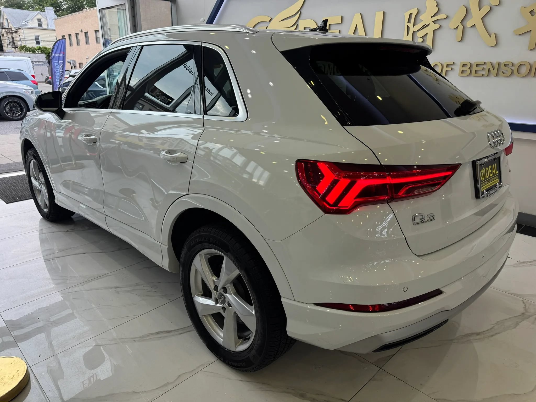 Used 2019 Audi Q3 2.0T Premium w/ Convenience Package AWD/4WD image 5