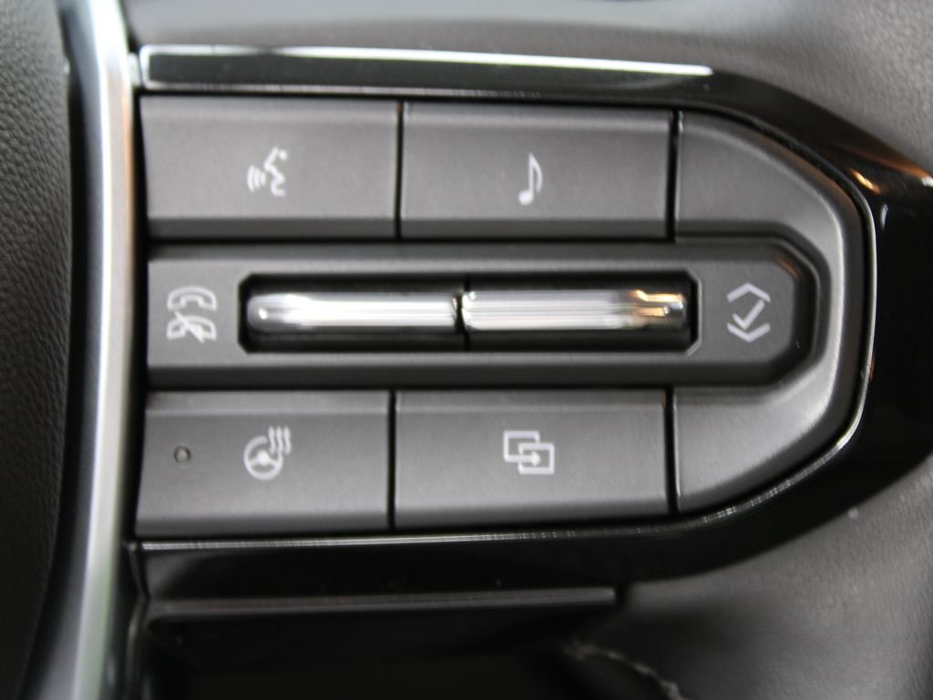 Used 2026 Chevrolet Colorado ZR2 w/ Technology Package AWD/4WD image 62