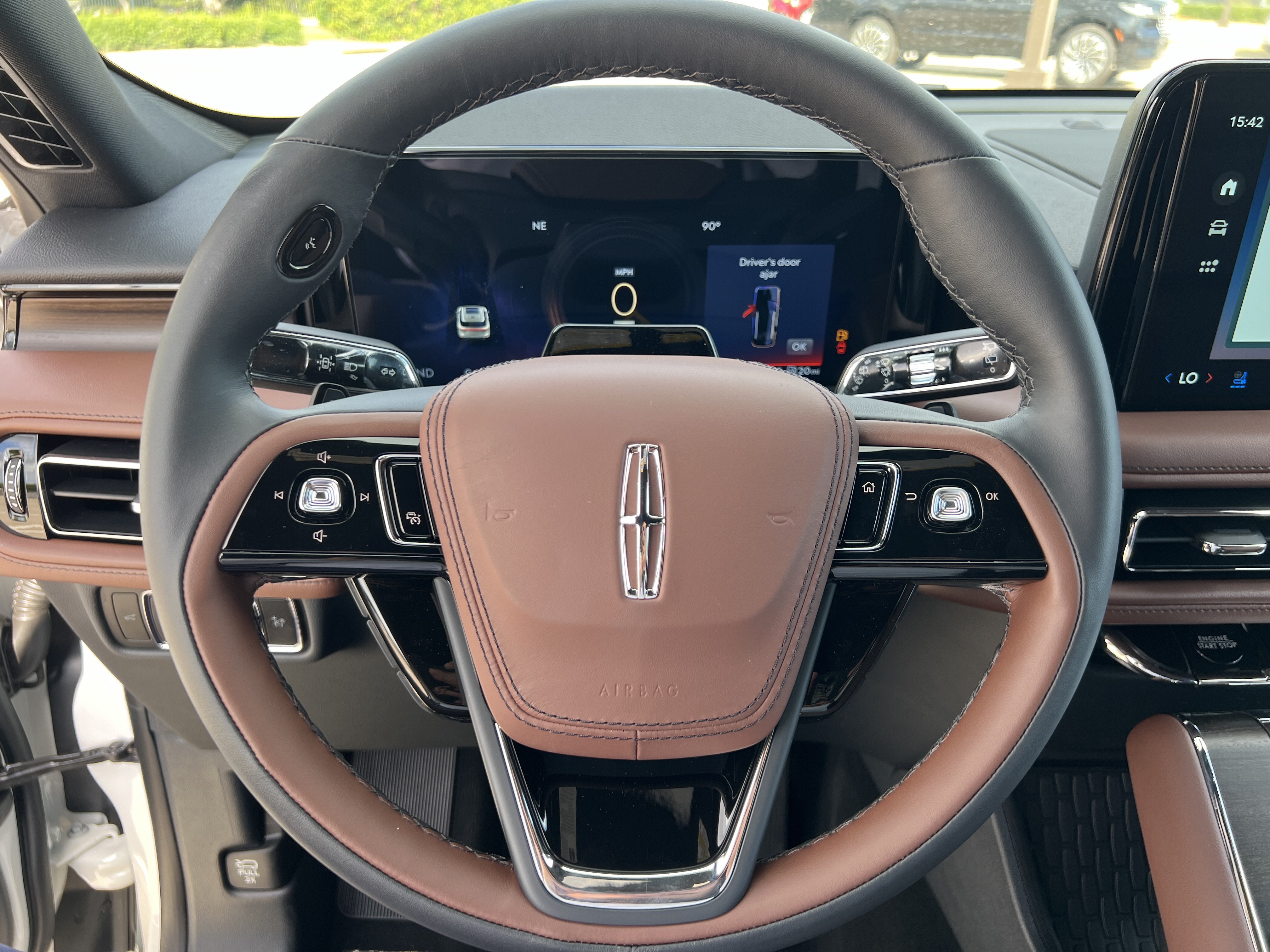 New 2027 Lincoln Aviator Reserve w/ Luxury Package RWD image 16