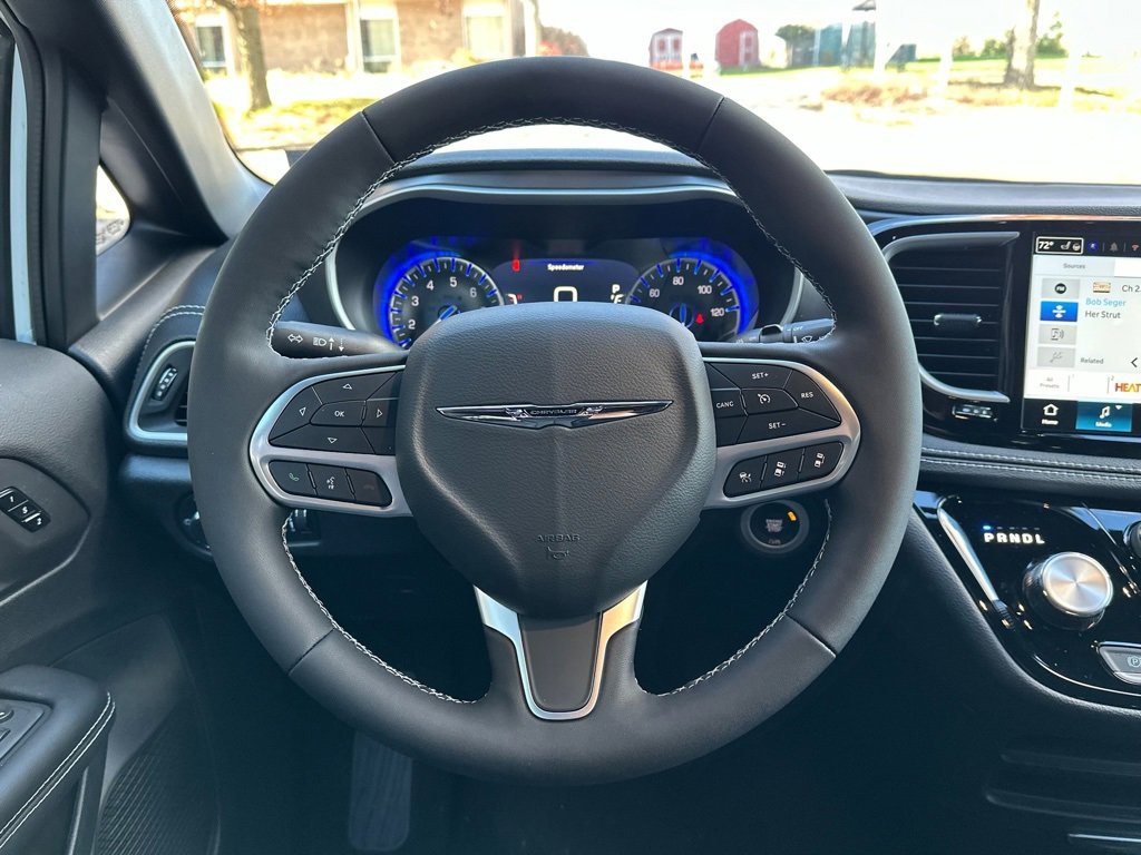 New 2026 Chrysler Pacifica Select image 7