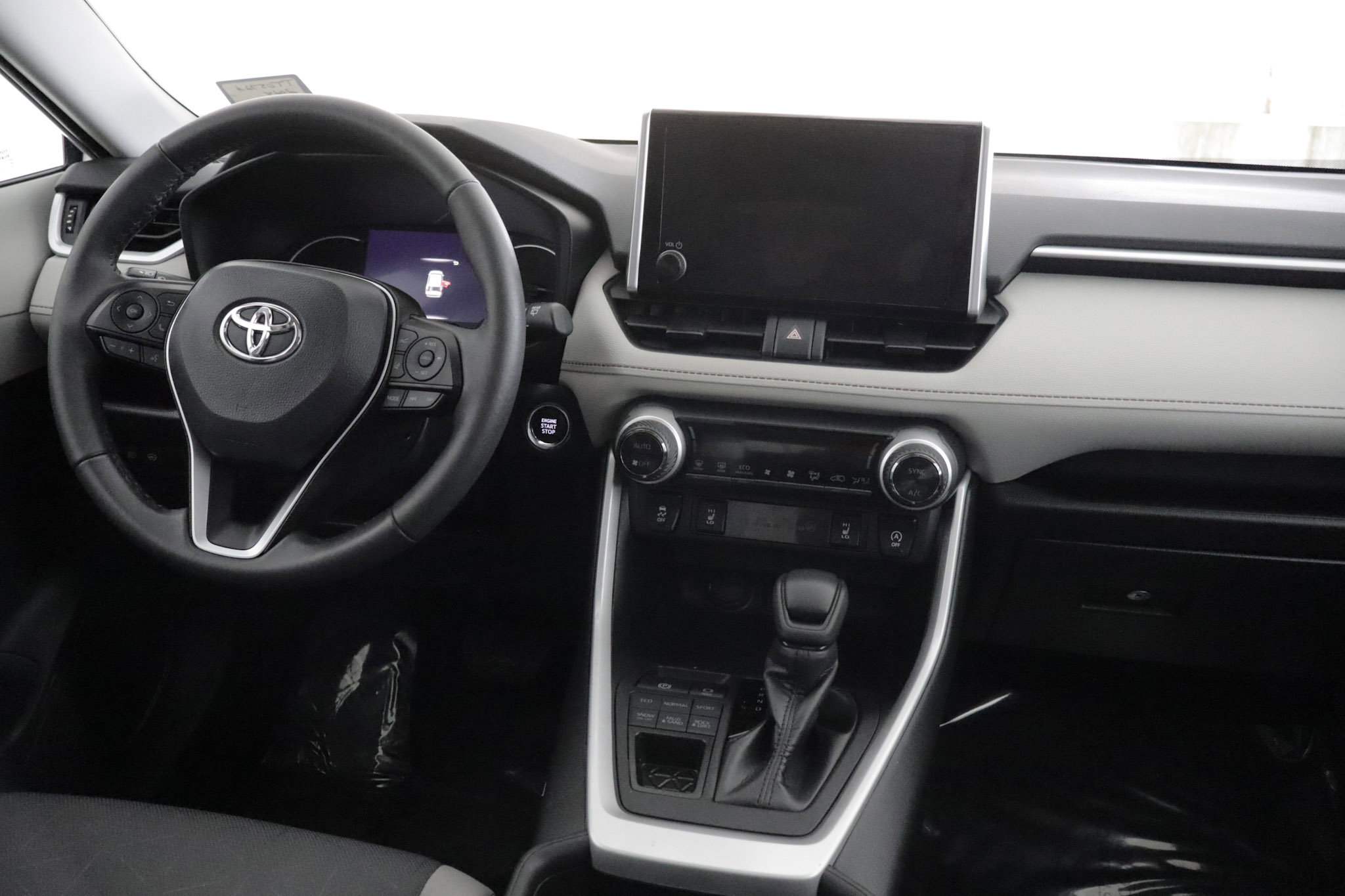 Used 2024 Toyota RAV4 XLE w/ Convenience Package image 2