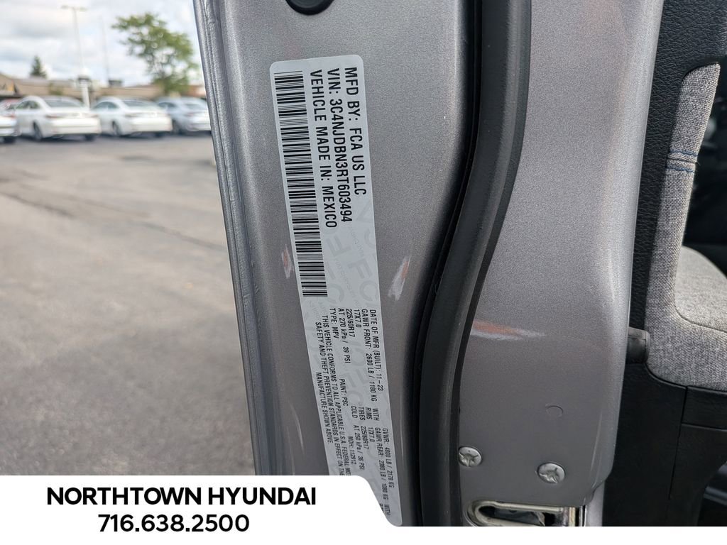 Used 2024 Jeep Compass Latitude image 35