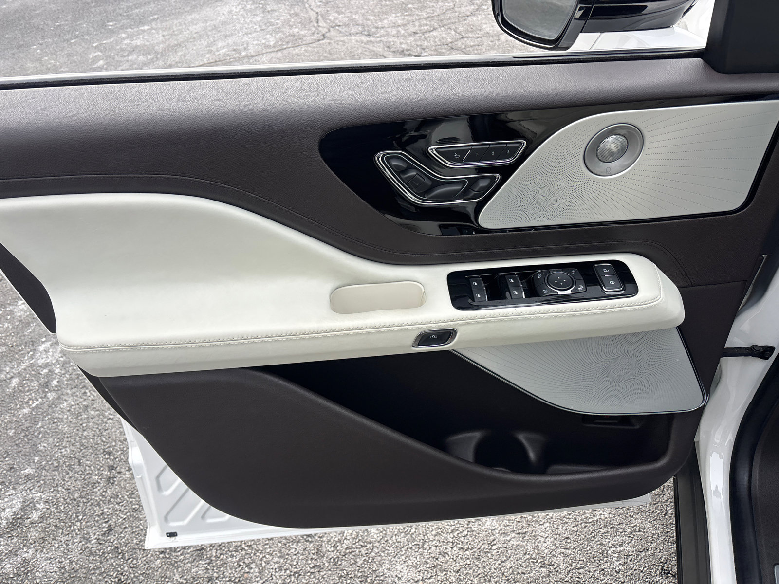 Certified 2023 Lincoln Aviator Black Label Grand Touring image 11