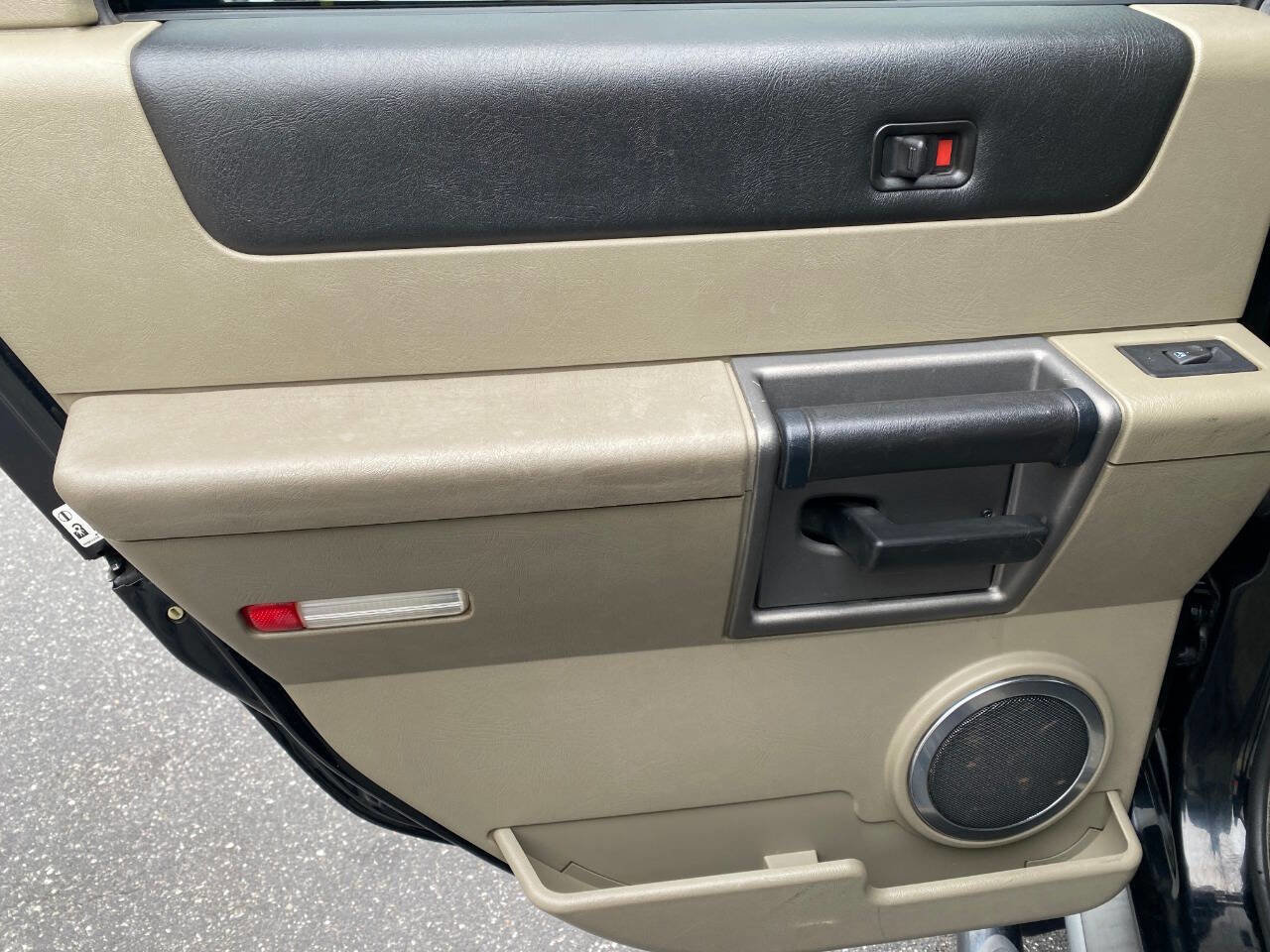 Used 2003 HUMMER H2 w/ Preferred Equipment Group image 23