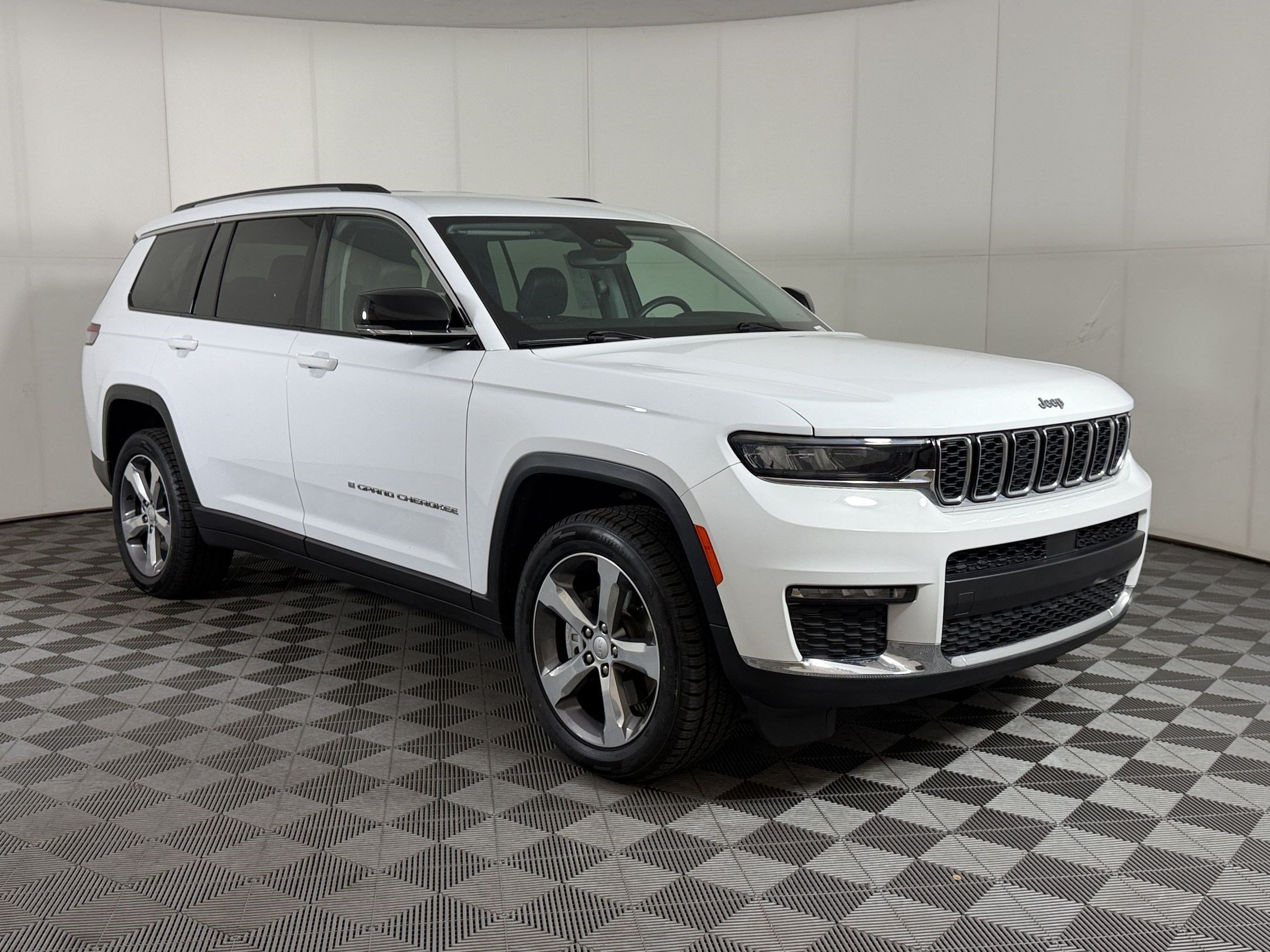 Used 2021 Jeep Grand Cherokee L Limited AWD/4WD image 7