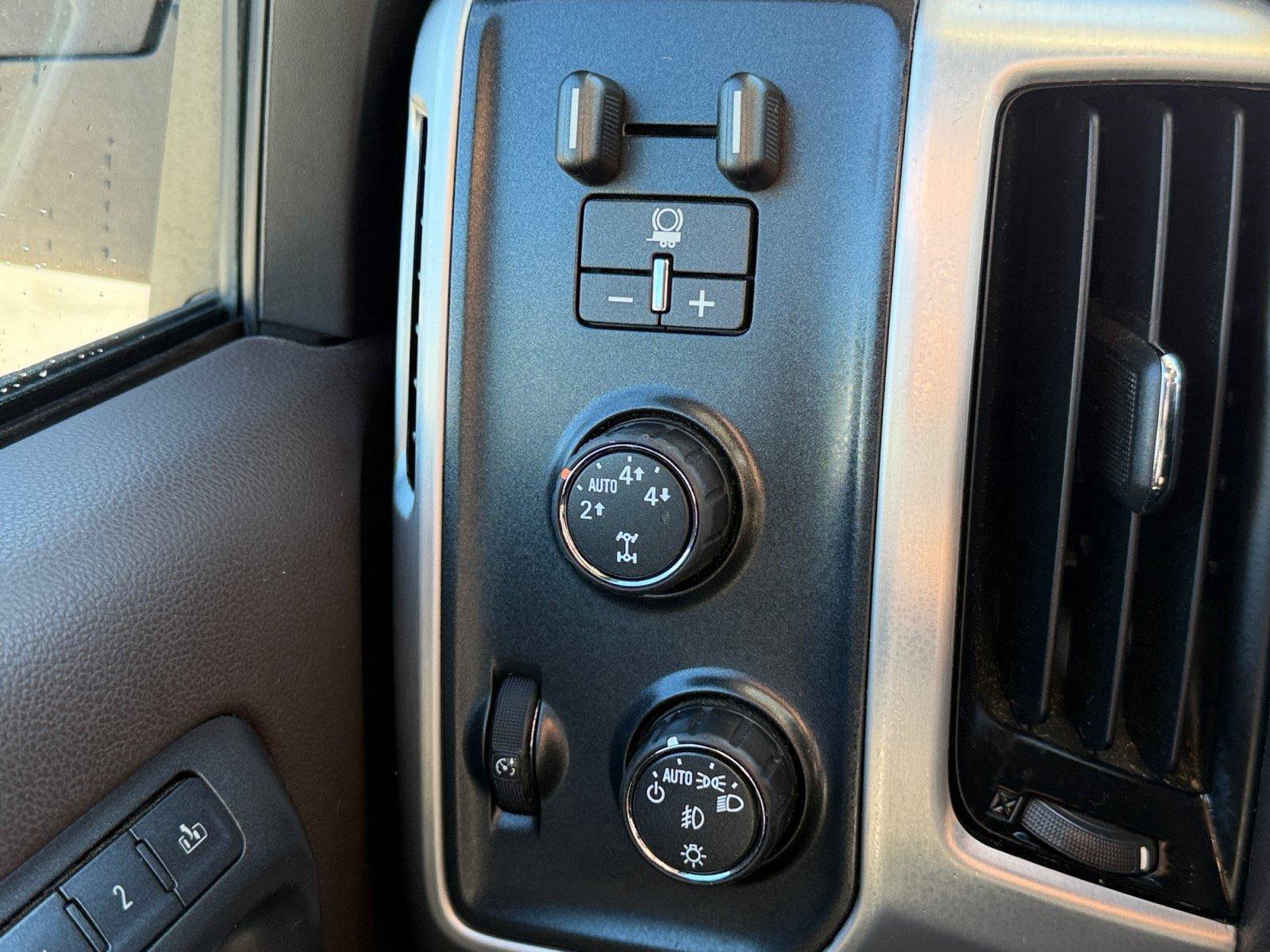 Used 2015 GMC Sierra 1500 SLT w/ SLT Crew Cab Value Package AWD/4WD image 18