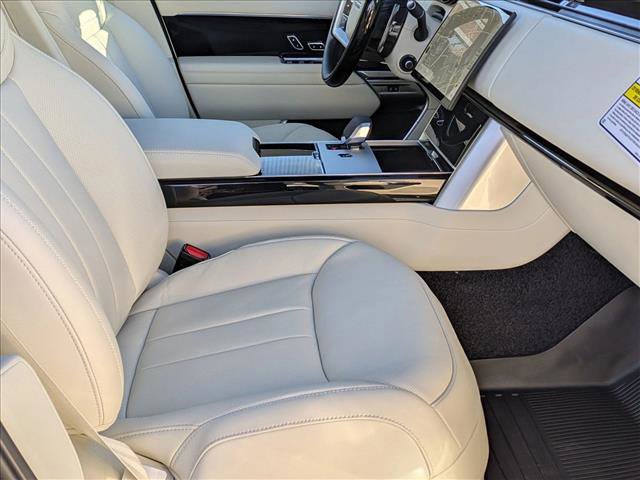 New 2025 Land Rover Range Rover SE image 18