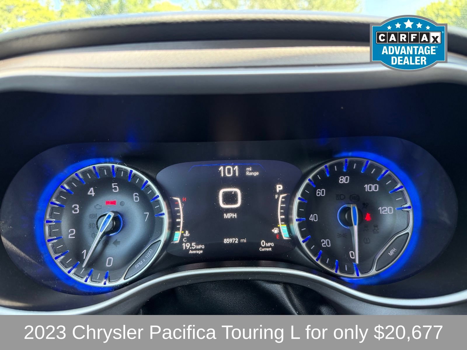 Used 2023 Chrysler Pacifica Touring-L FWD image 15