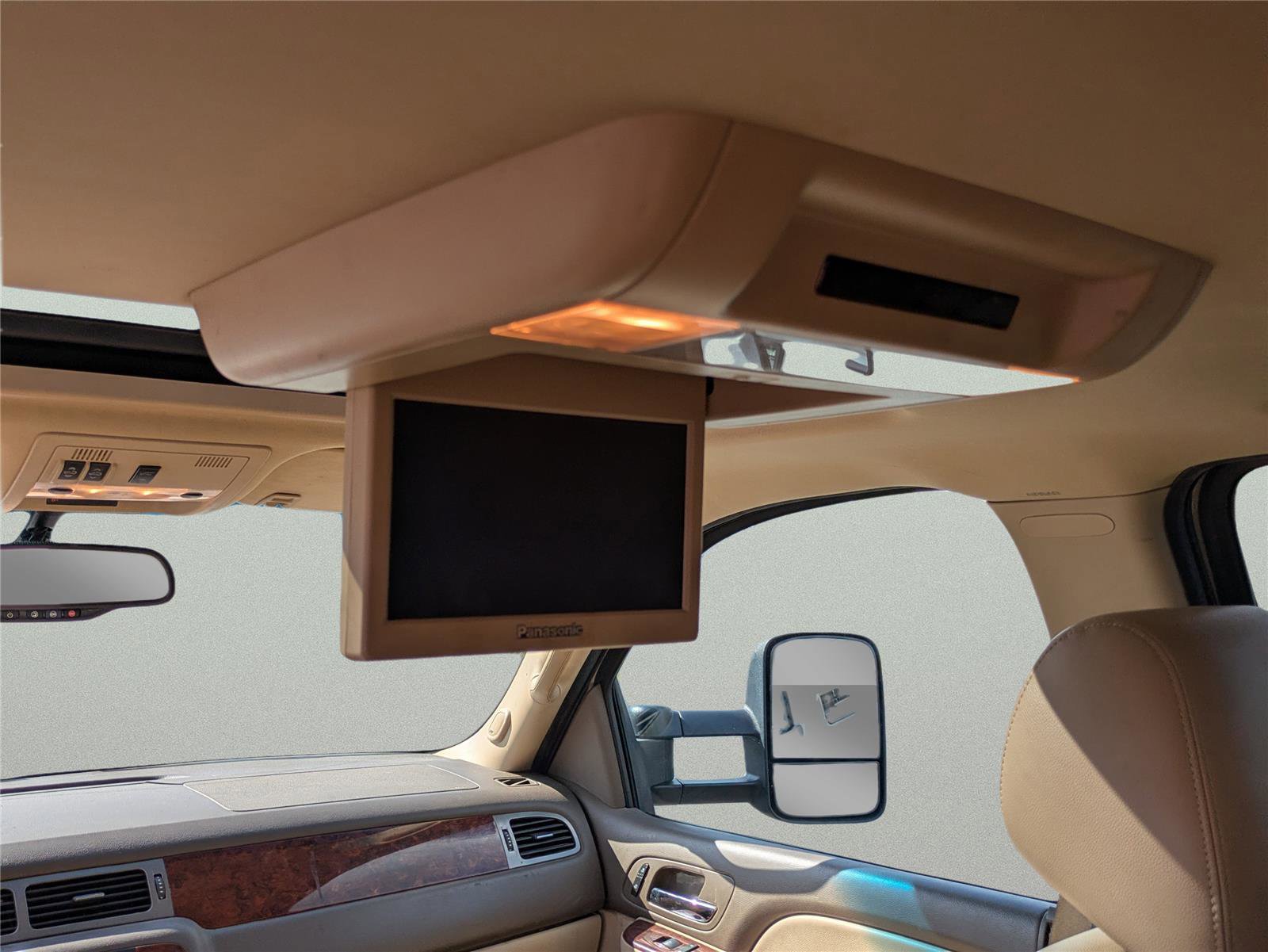 Used 2013 Chevrolet Suburban 2500 LT image 18