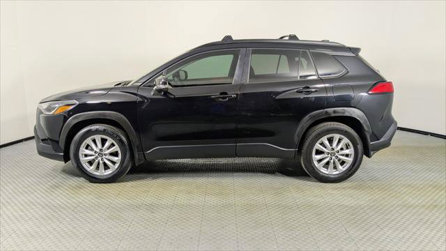 Used 2024 Toyota Corolla Cross LE FWD image 3
