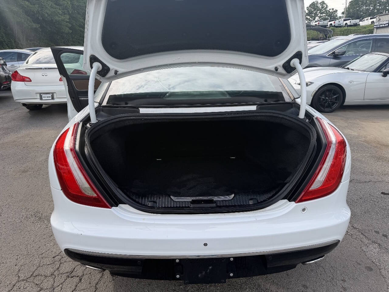 Used 2016 Jaguar XJ L Supercharged RWD image 8