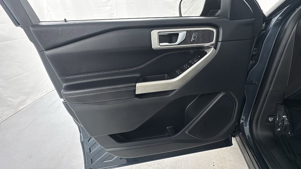 Used 2022 Ford Explorer XLT w/ Equipment Group 202A image 20