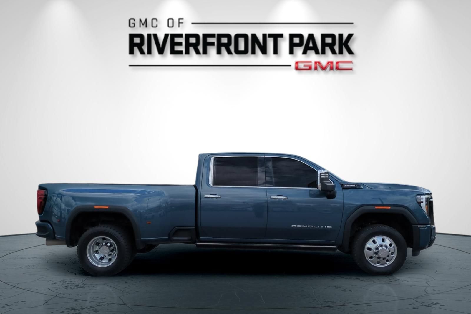 Used 2026 GMC Sierra 3500 Denali Ultimate AWD/4WD image 2