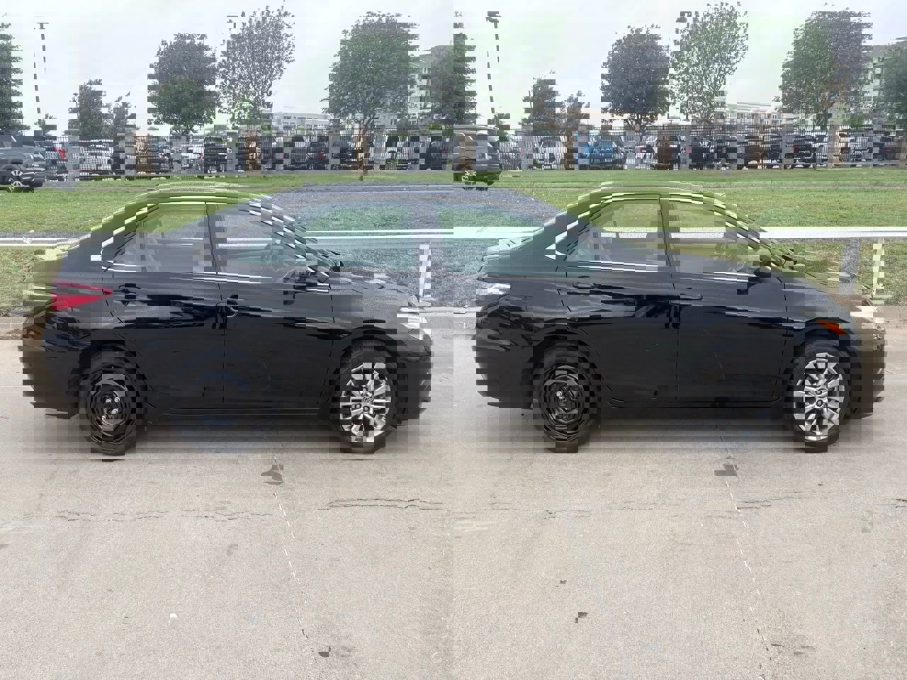 Used 2016 Toyota Camry XLE image 3