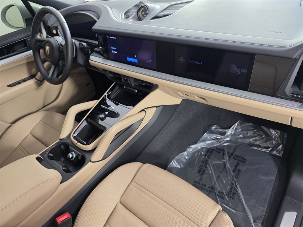 Used 2024 Porsche Cayenne S image 30