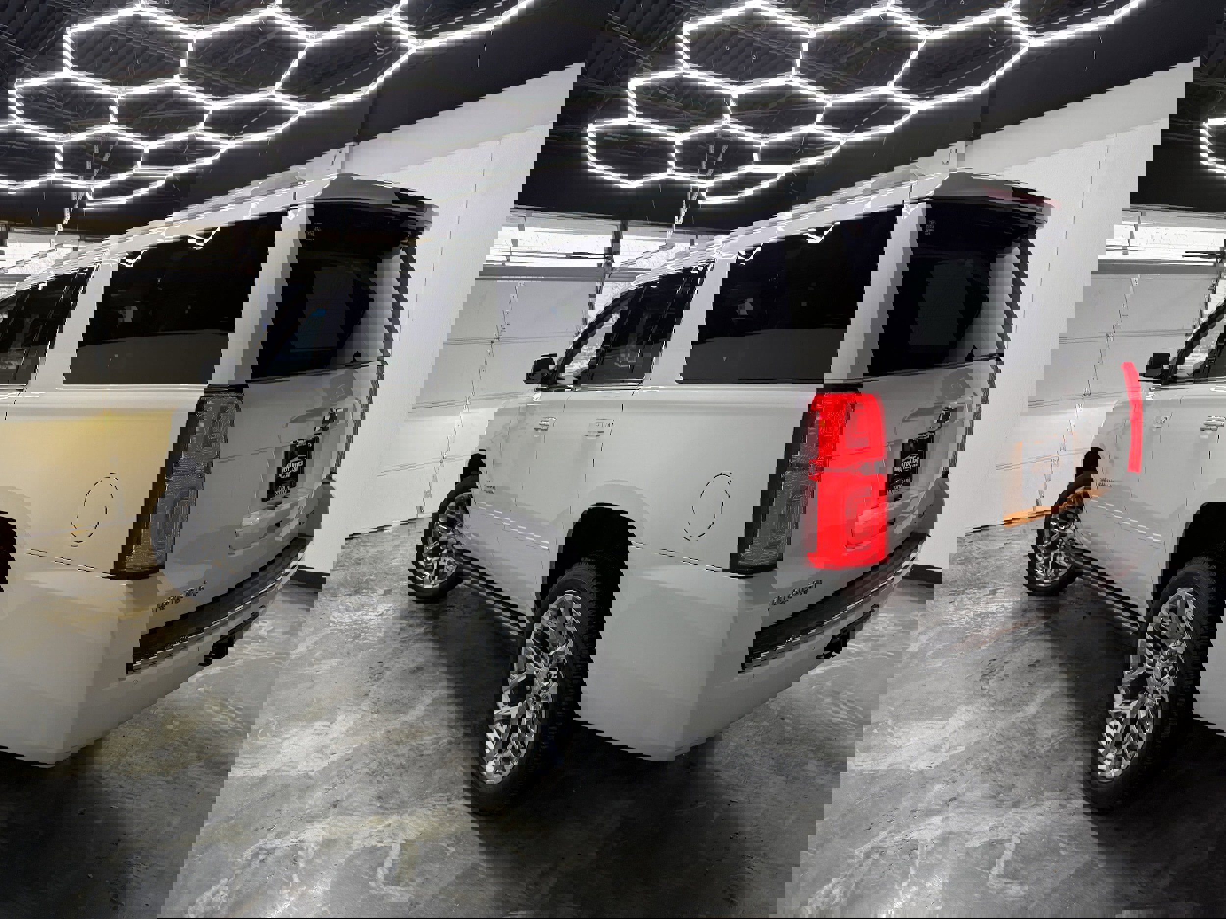 Used 2017 Chevrolet Suburban Premier image 3