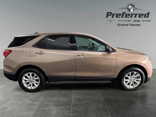 Used 2019 Chevrolet Equinox LS w/ LS Convenience Package FWD image 9