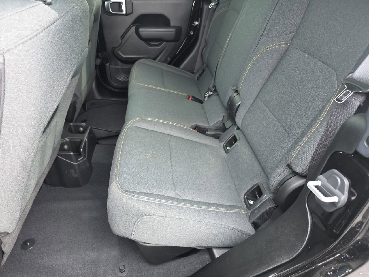 Used 2025 Jeep Gladiator Sport image 17