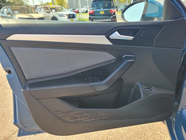 Used 2025 Volkswagen Jetta SE FWD image 18