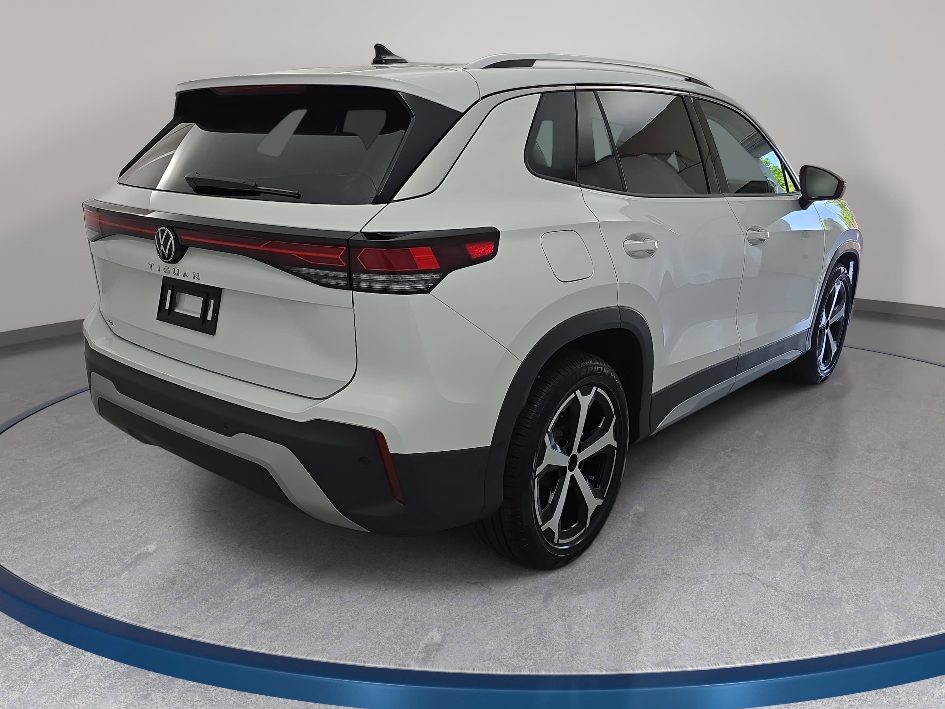 New 2026 Volkswagen Tiguan SE FWD image 5