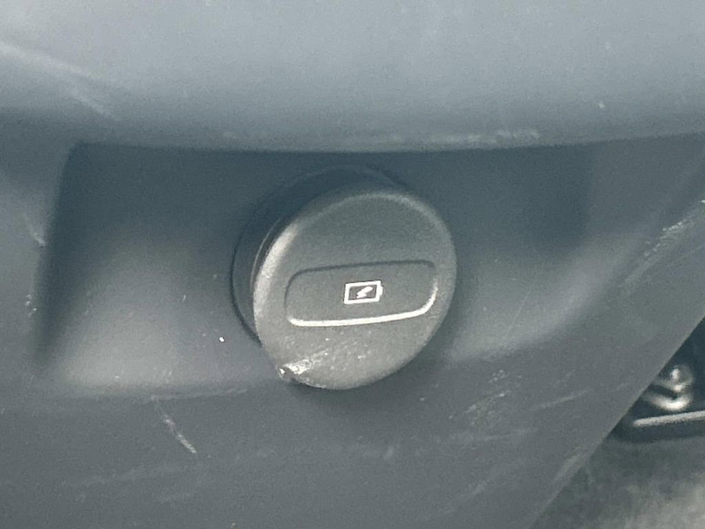 Used 2025 Volvo XC90 B6 Plus w/ Protection Package Premier image 24