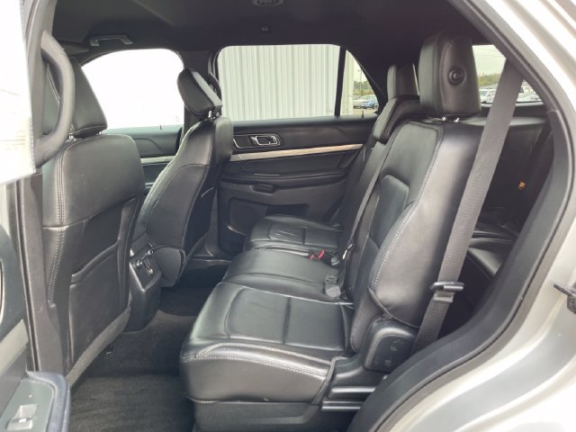 Used 2018 Ford Explorer XLT w/ Equipment Group 202A AWD/4WD image 27
