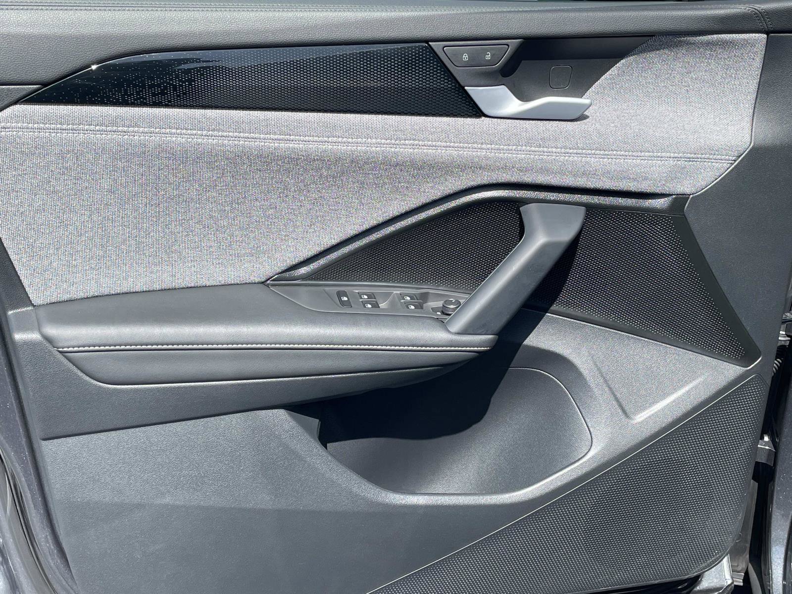Certified 2025 Volkswagen Tiguan S FWD image 16
