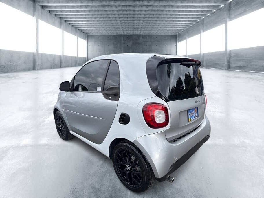 Used 2016 smart fortwo Prime RWD image 5