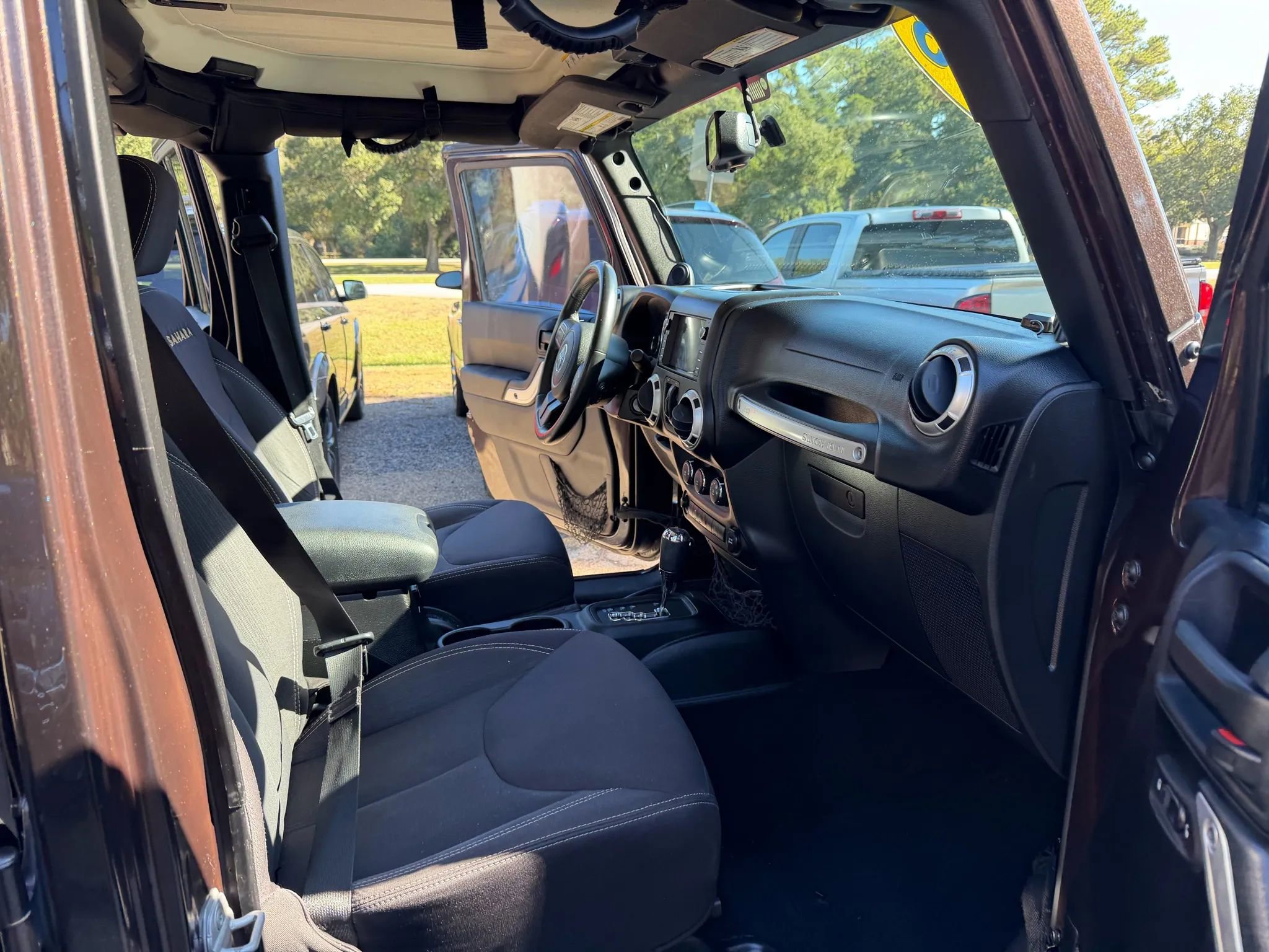 Used 2013 Jeep Wrangler Unlimited Sahara image 10