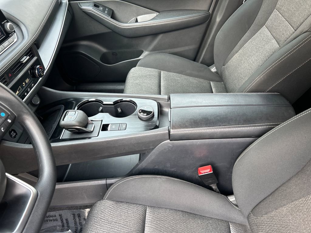 Used 2024 Nissan Rogue SV image 24