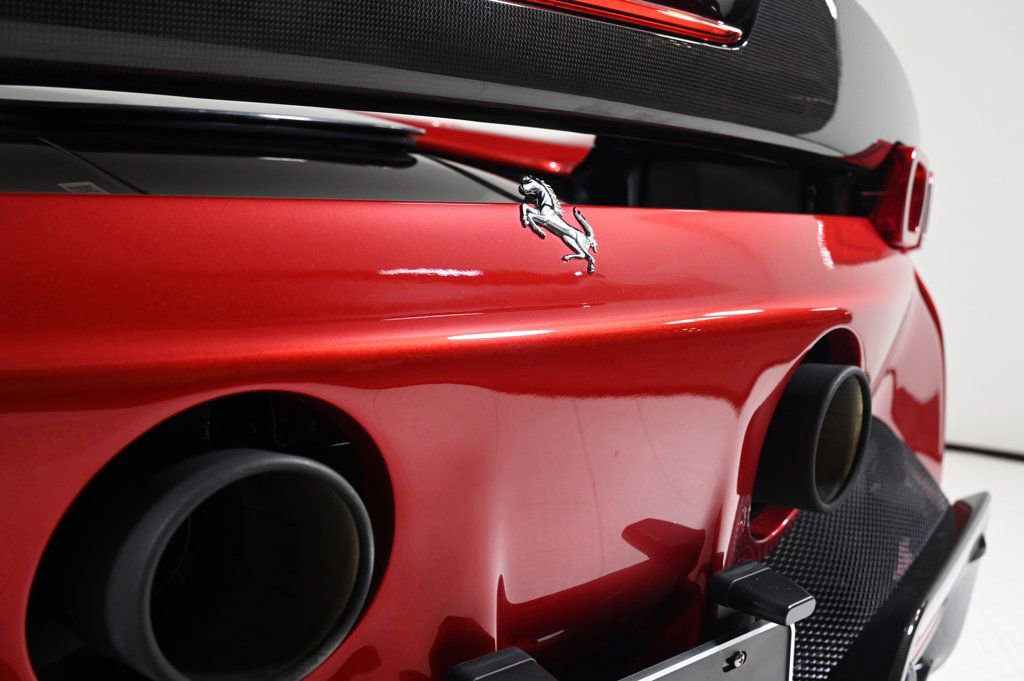 Used 2023 Ferrari SF90 Spider image 30