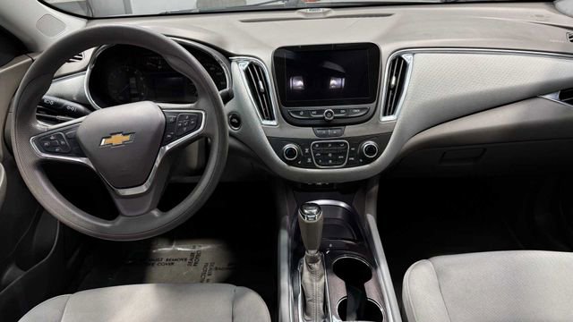 Used 2020 Chevrolet Malibu LT image 17