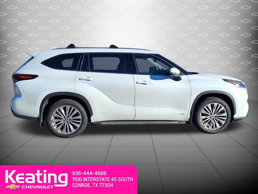 Used 2025 Toyota Highlander Platinum image 8