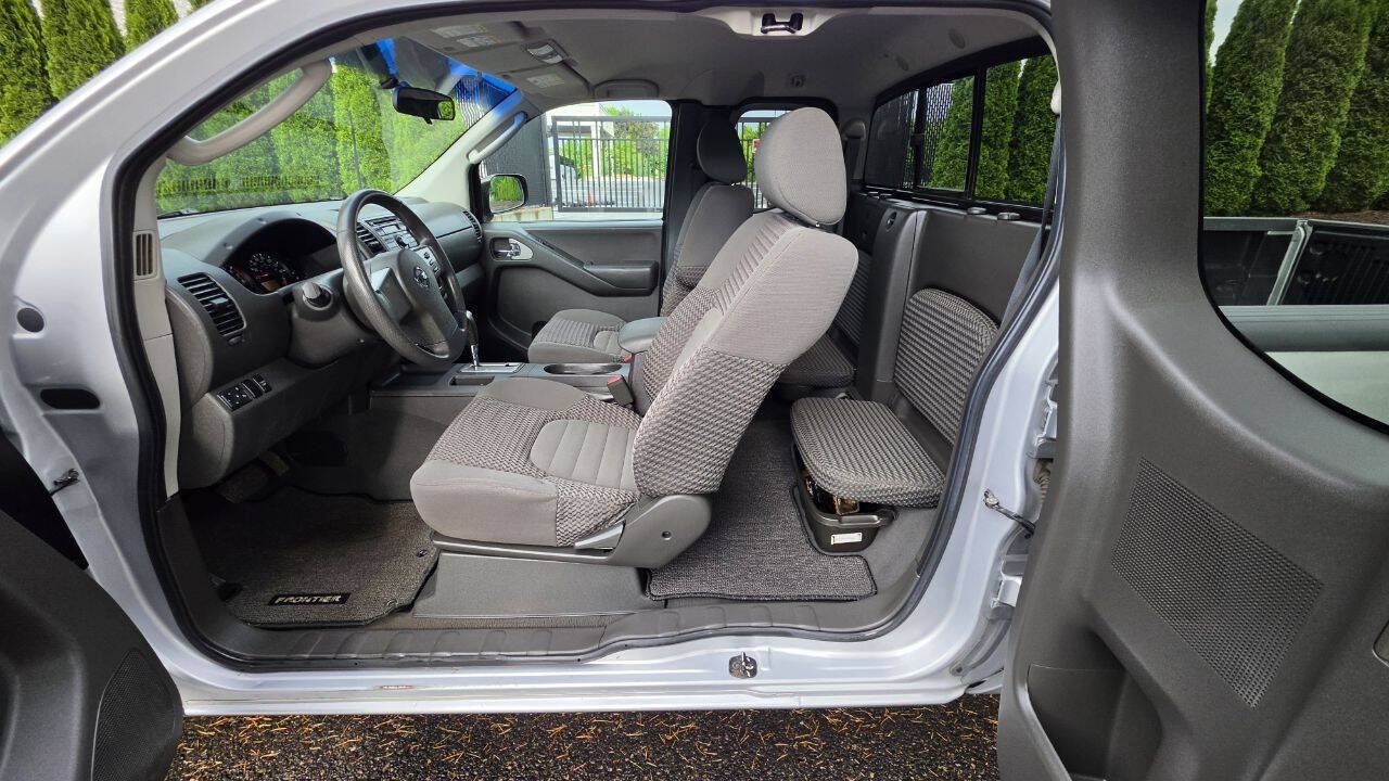 Used 2008 Nissan Frontier SE w/ SE Value Truck Pkg AWD/4WD image 8