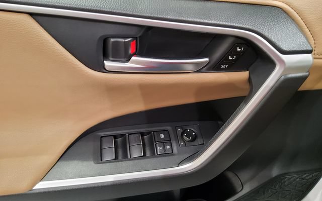 Used 2020 Toyota RAV4 Limited AWD/4WD image 26
