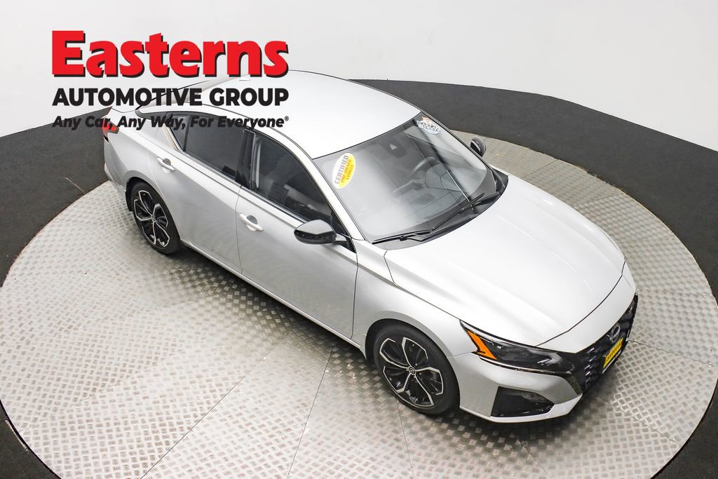 Used 2023 Nissan Altima 2.5 SR FWD image 3