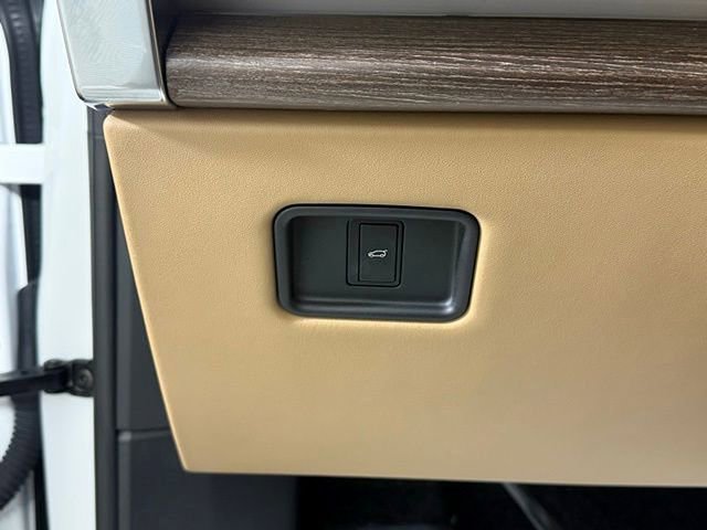 Certified 2023 Land Rover Range Rover SE image 40