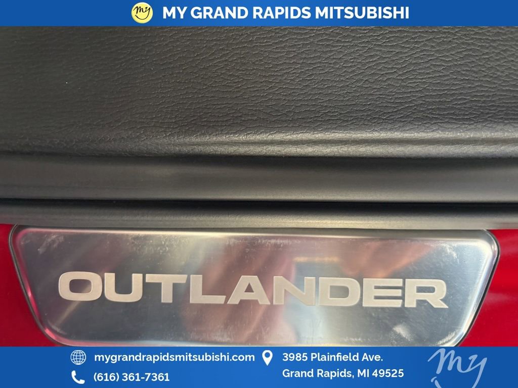 New 2025 Mitsubishi Outlander SEL Black Edition image 17