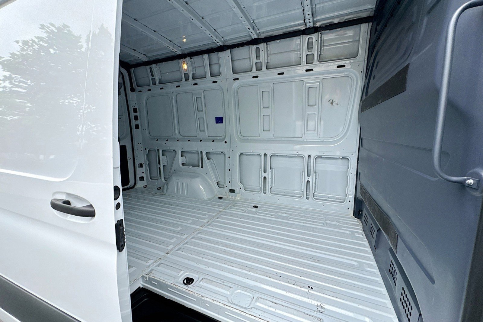 Used 2025 Mercedes-Benz Sprinter 2500 image 21