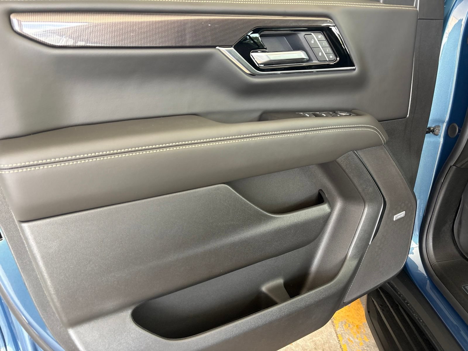 New 2026 GMC Yukon XL Elevation w/ LPO, Floor Liner Package AWD/4WD image 10