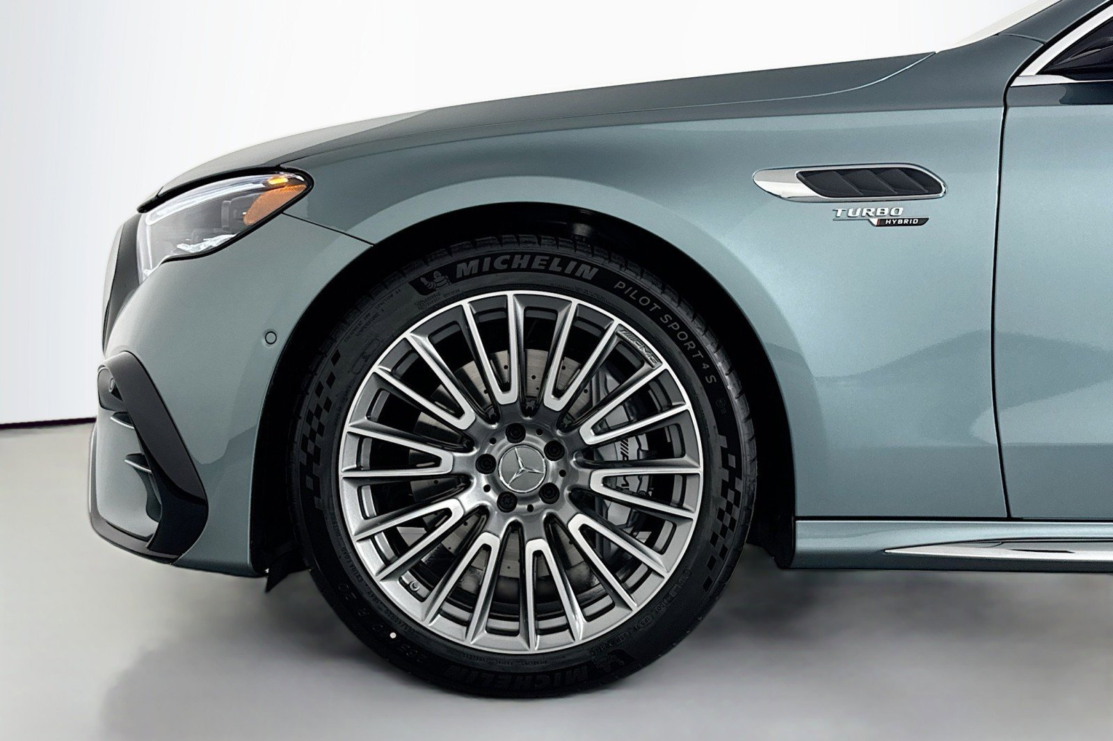 New 2026 Mercedes-Benz E 53 AMG e 4MATIC Sedan image 9