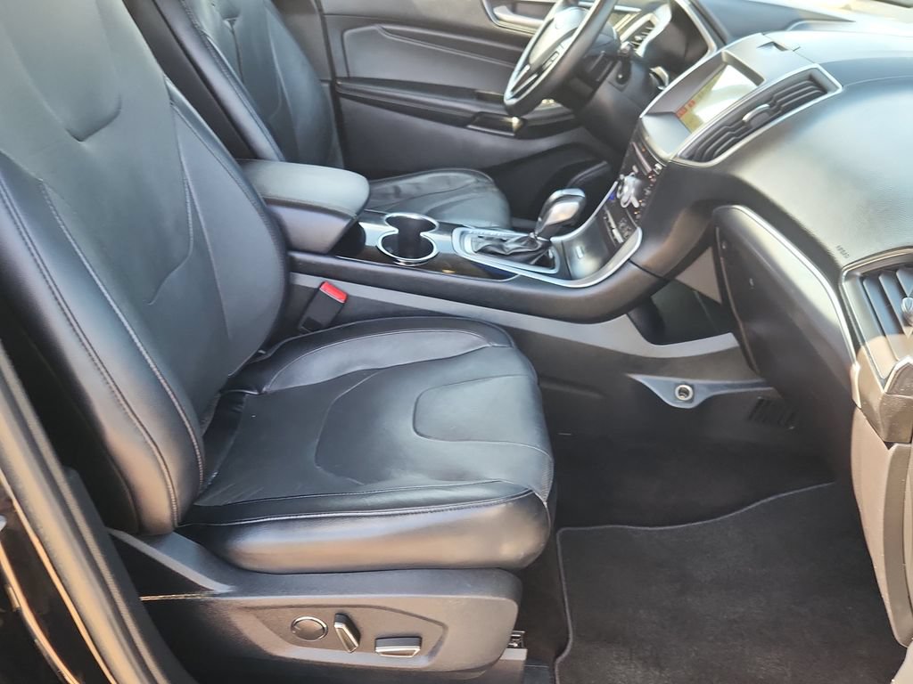 Used 2018 Ford Edge Titanium w/ Equipment Group 301A AWD/4WD image 16