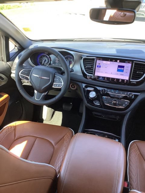 Certified 2024 Chrysler Pacifica Pinnacle FWD image 27